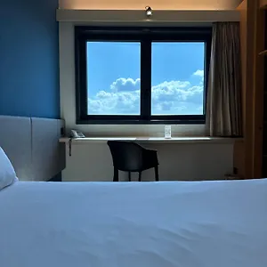 https://ibis-roma-fiera.it-romehotels.com